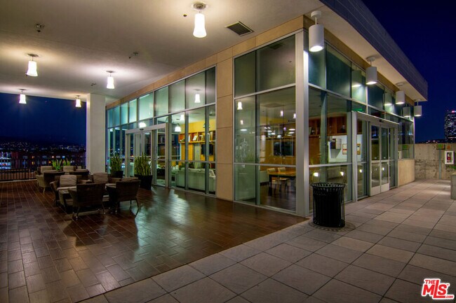 Building Photo - 3785 Wilshire Blvd