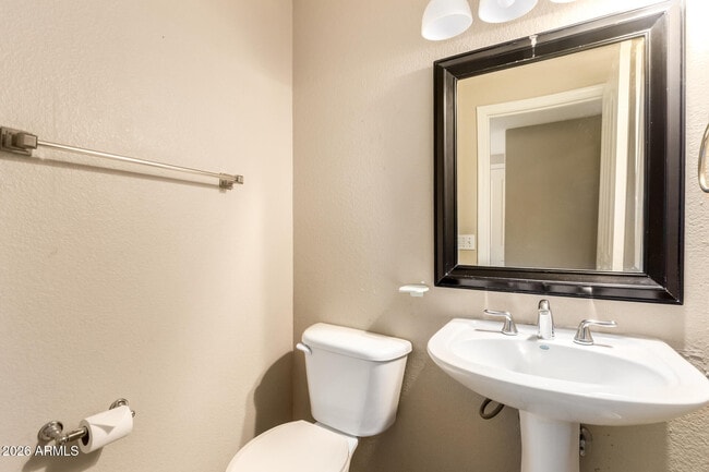 Building Photo - 2425 E Westchester Dr