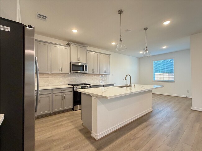 Building Photo - 32011 Sweet Pea Mdw Dr