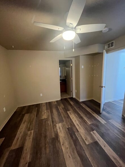 Building Photo - 1385 W University Ave