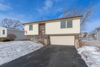 Building Photo - 8170 Northway Dr