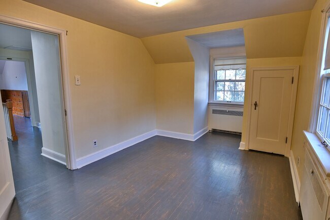 Building Photo - 2302 Rudy Rd
