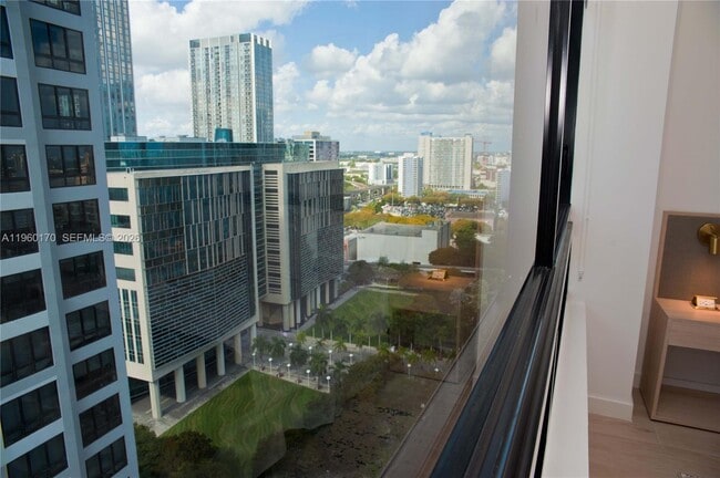 Building Photo - 225 N Miami Ave