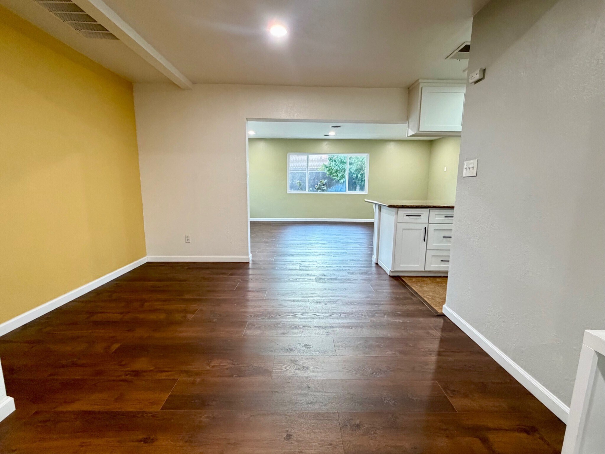 Building Photo - 1304 Louis Dr