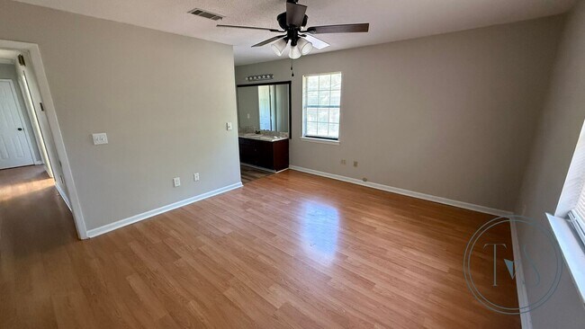 Building Photo - RATE DROP ALERT! (was $2000/month)