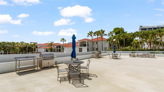 Building Photo - 3245 NE 184th St