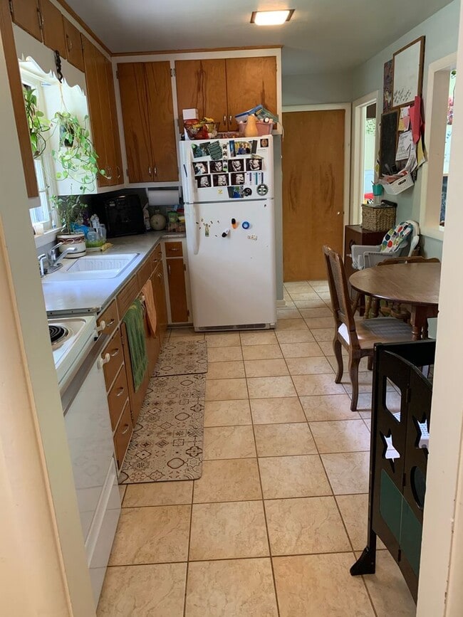 Building Photo - Charming Midvale Heights Ranch