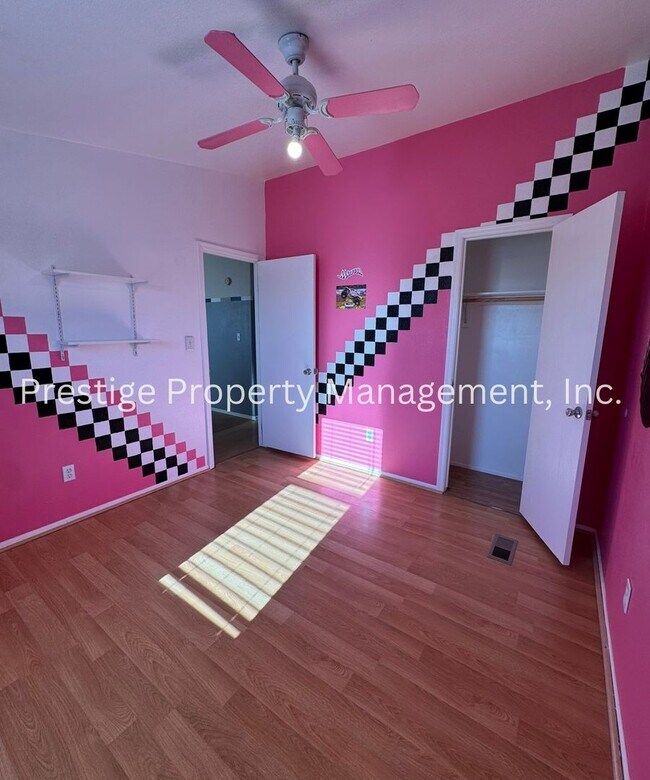 Building Photo - This 4/2 Vail Manufactured Home Is On A 1 Acre Lot!!!