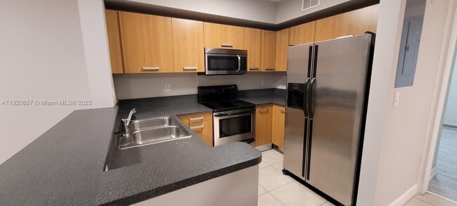 Building Photo - 471 NE 25th St