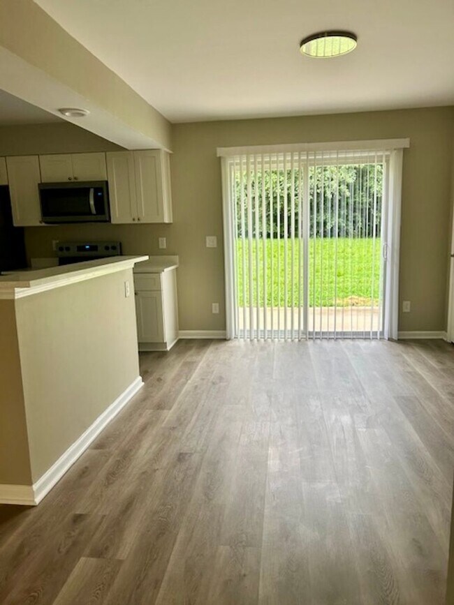Building Photo - Available Beautifully Renovated Bungalow!