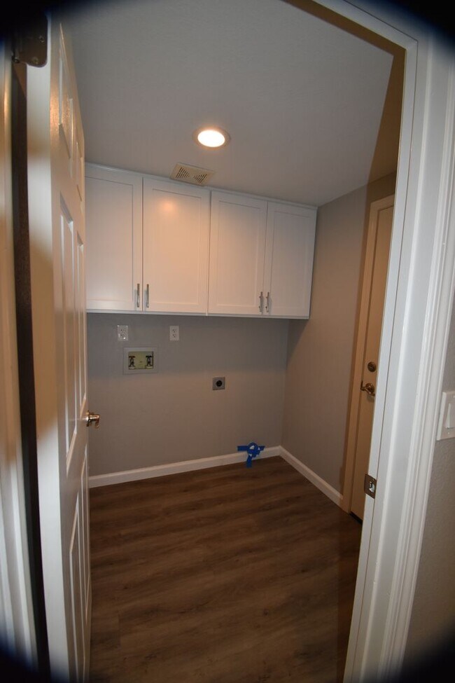 Building Photo - 301 Willowwood Ct