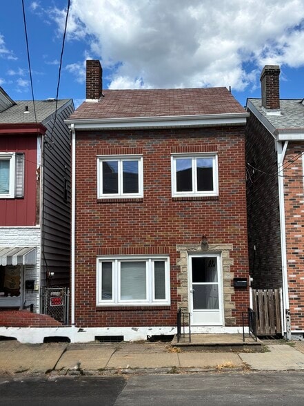 Primary Photo - 1915 Jane St