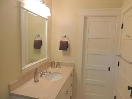 Building Photo - 1710 De la Vina St