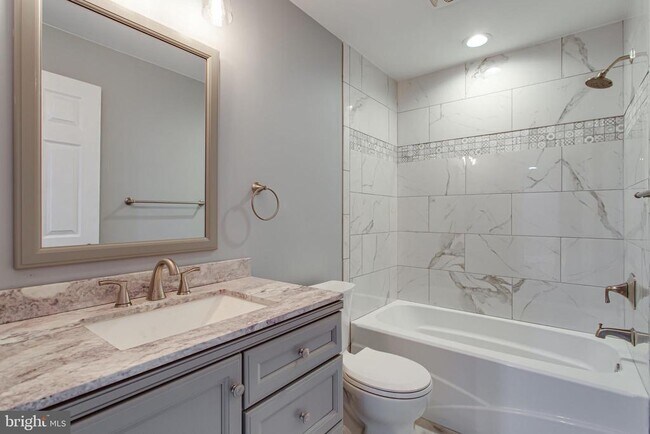 Building Photo - 43840 Bardmore Way