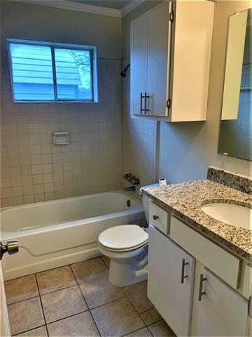 Building Photo - 11991 Maple St