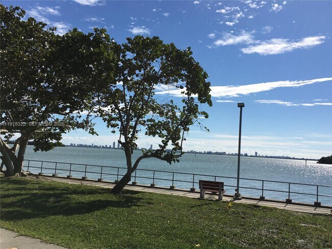 Building Photo - 880 NE 69th St