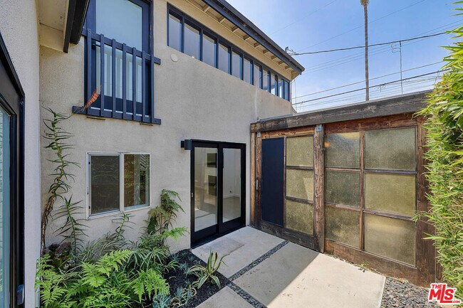 Building Photo - 519 1/2 San Juan Ave