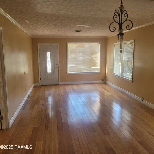 Building Photo - Opelousas: 3 Bed, 2 Bath Home – Section 8 Accepted