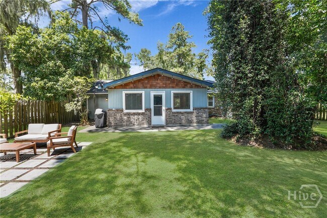 Building Photo - 9 Hillyer Dr