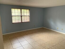 Building Photo - 33 Fernwood Lane