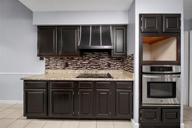 Building Photo - 21627 Park Brook Dr