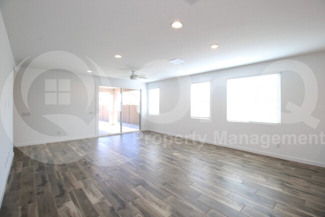 Building Photo - 3303 S Piedra Cir