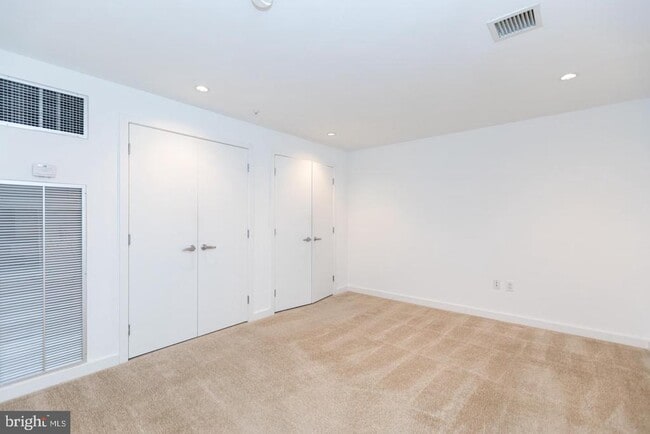 Building Photo - 219 S 18th St