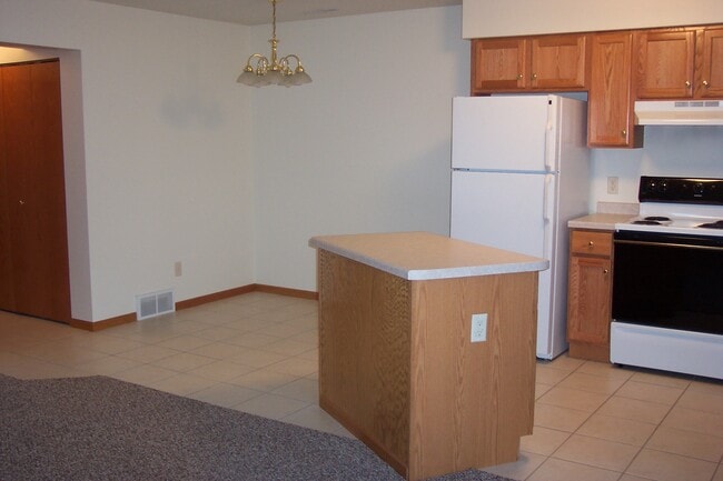 Building Photo - 610 Kozarek Dr