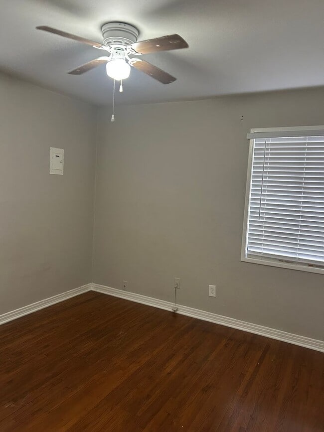 Building Photo - 5700 Dennis Ave