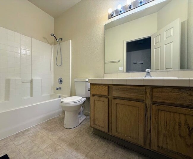 Building Photo - Beautiful Chichester Home