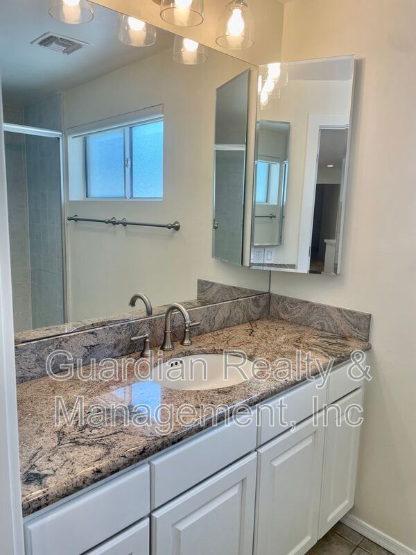 Building Photo - 2930 E Elm St