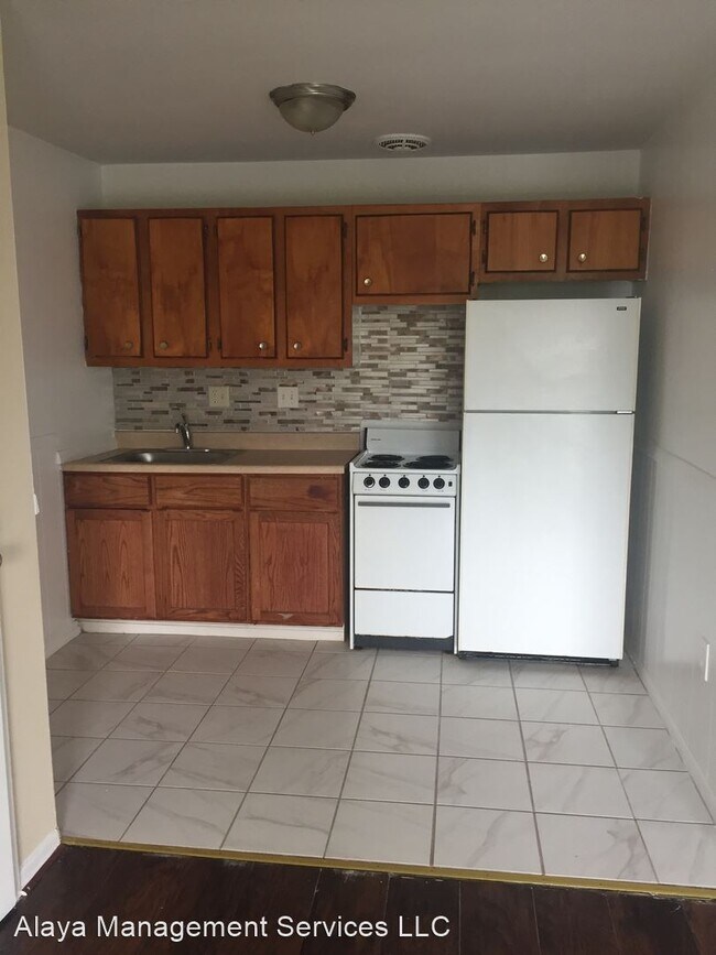 Building Photo - 1637-1639 Glen Parker Ave