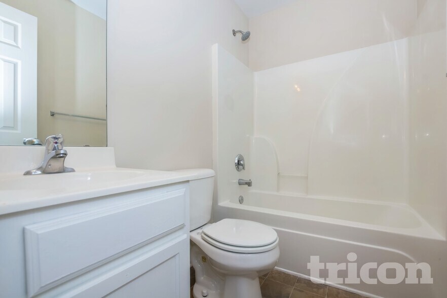 Building Photo - 7117 Roaming Path Ct