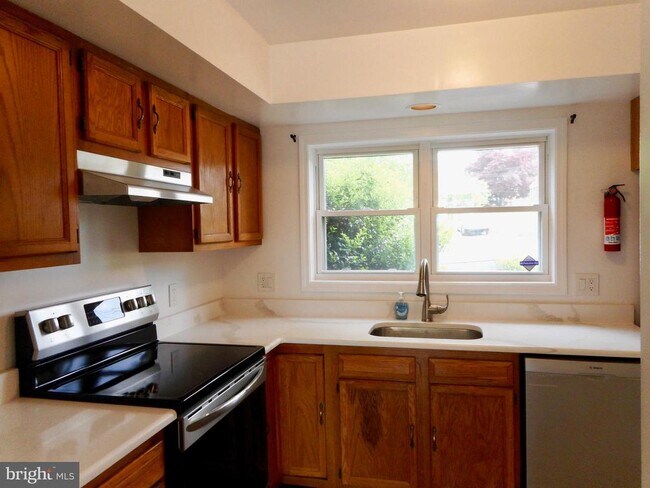 Primary Photo - 827 High St
