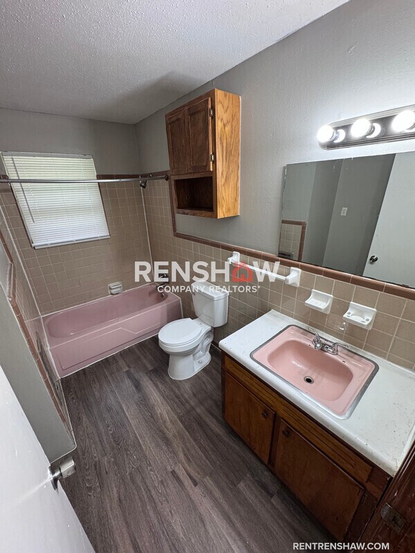 Building Photo - 92-E Navy Dr