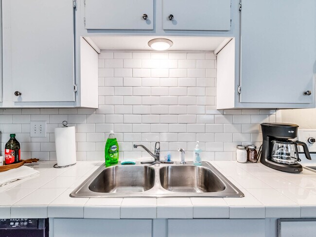 Building Photo - 1720 NW 30th St