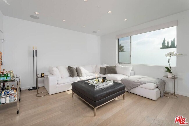 Building Photo - 1040 N Spaulding Ave