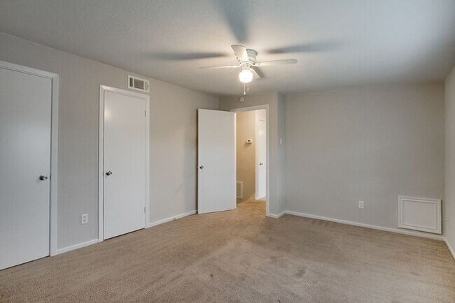 Building Photo - No Application Fee* Plus $250 Off First 2 ...