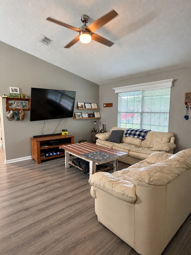 Building Photo - 663 Dallas Cir