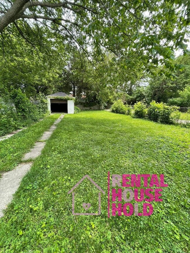 Building Photo - ~ 3 BEDROOM | 1 BATH | FREE PRE SCREEN