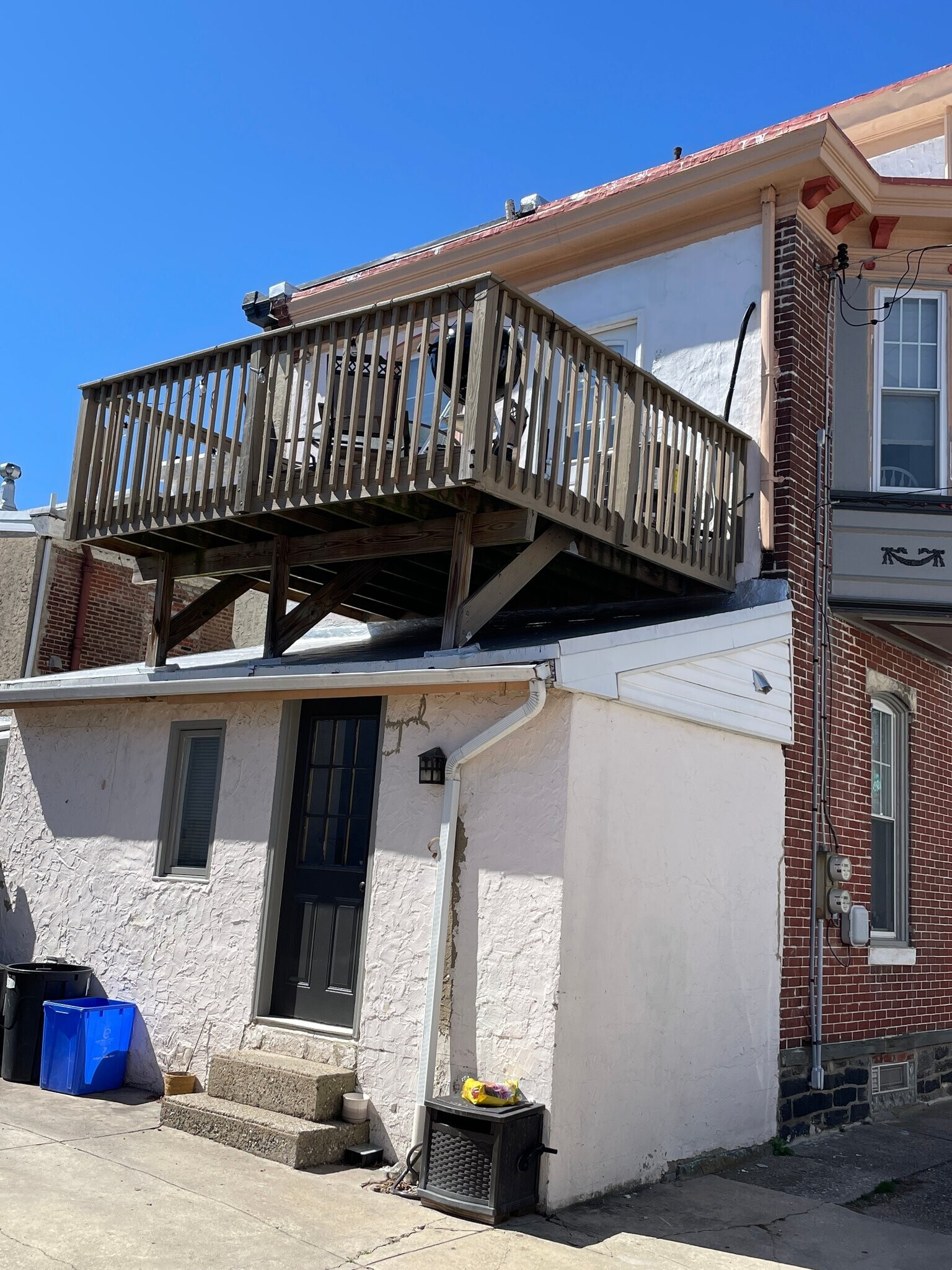 Building Photo - 145 Dupont St