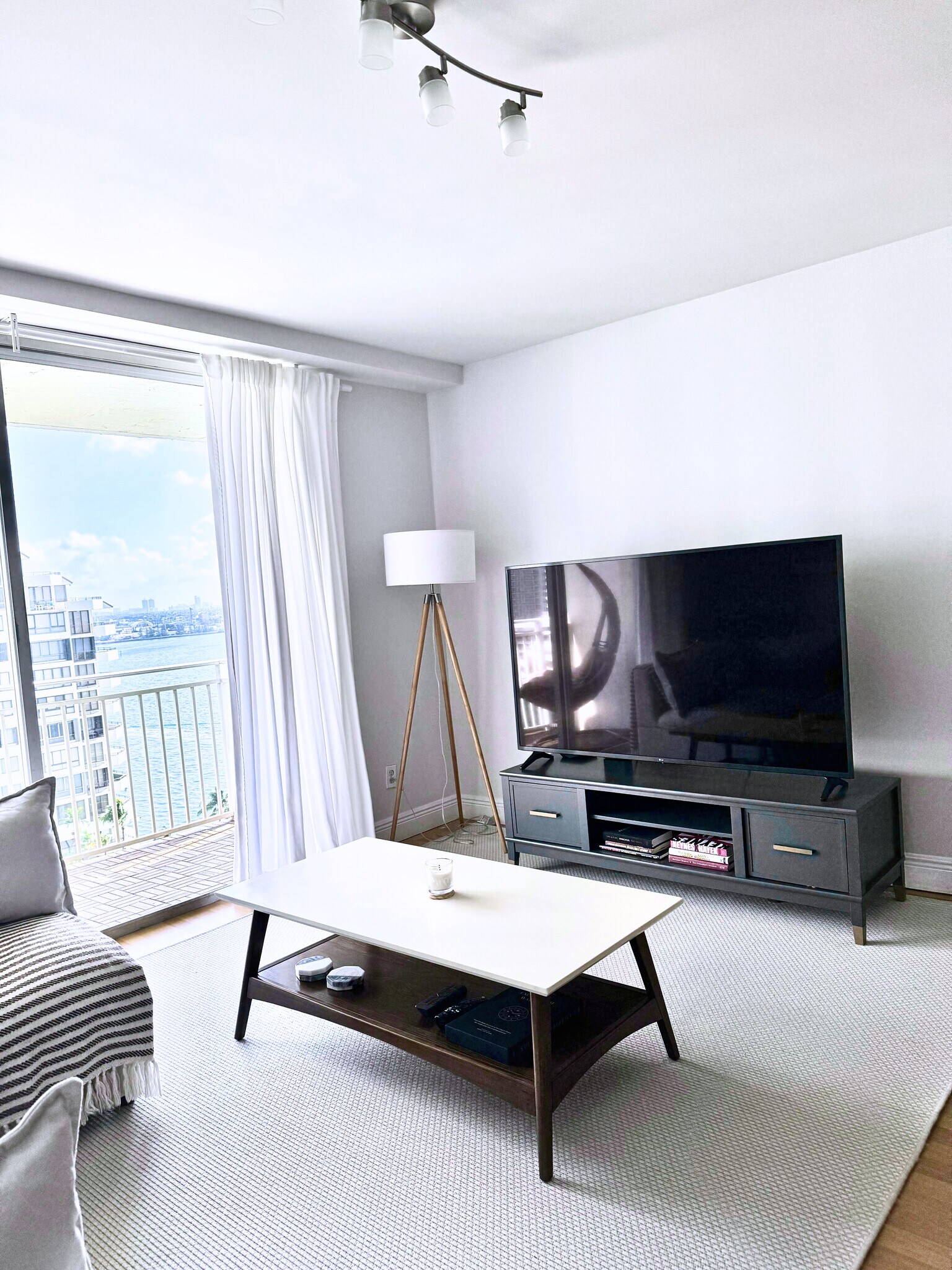 Building Photo - 770 Claughton Island Dr