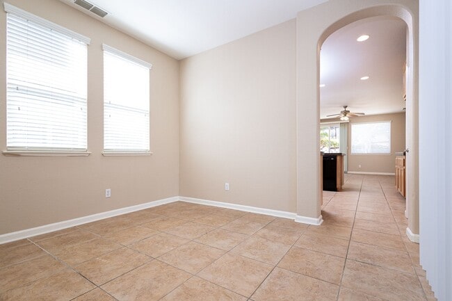 Building Photo - Spacious Folsom Parkway Home Near The Back...