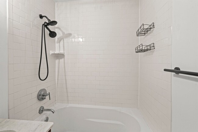 Building Photo - 187 Wayne St