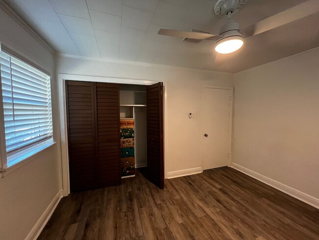 Building Photo - 2 Bedroom, 1 bathroom, Brick home , Stainless appliances, with Large Yard and Covered Parking.