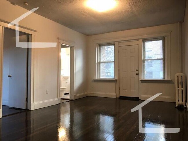Building Photo - Amazing 2 bed 1 bath in Allston....