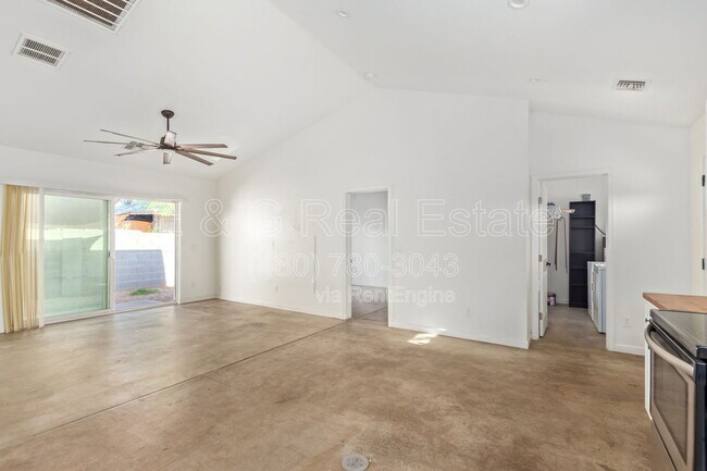 Building Photo - 505 N 16th Ave