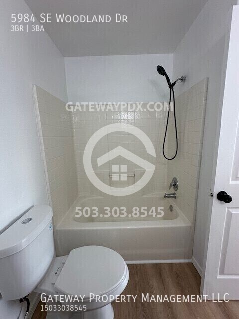 Building Photo - 5984 SE Woodland Dr