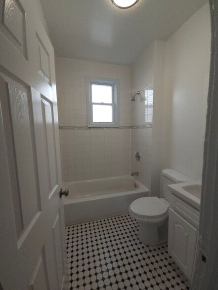 Building Photo - 166 Goodwin Ave