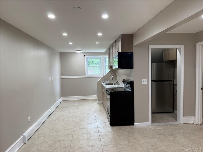 Building Photo - 377 NY-284